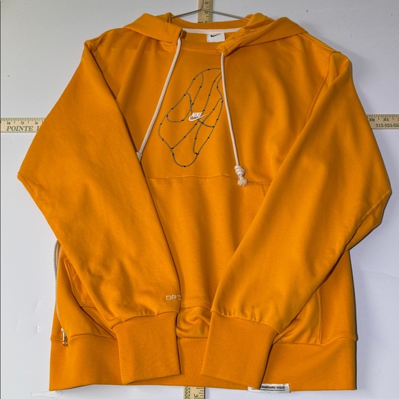 NWOT - Nike Standard Issue Pullover Basketball Hoodie in Orange - Like New - Picture 3 of 17